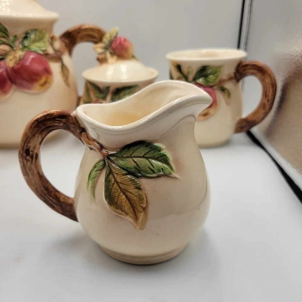 Takahashi San Francisco Hand Painted Apple Ceramic 5 Piece Tea set w/2 Lids
